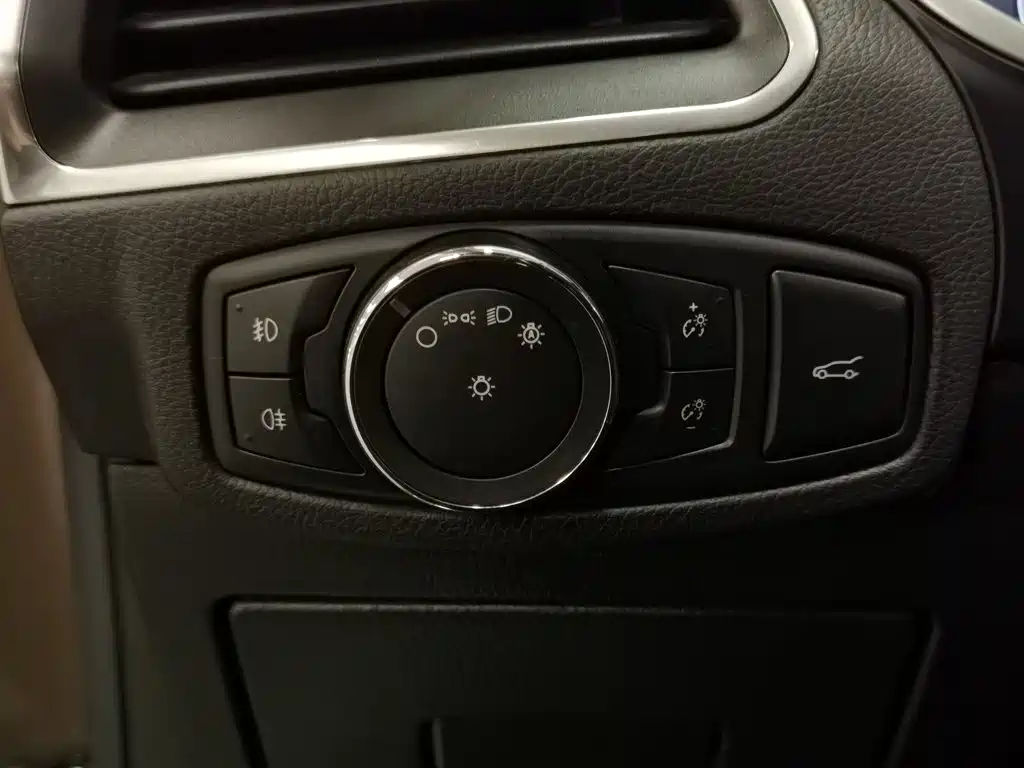 Ford Edge — миниатюра 21