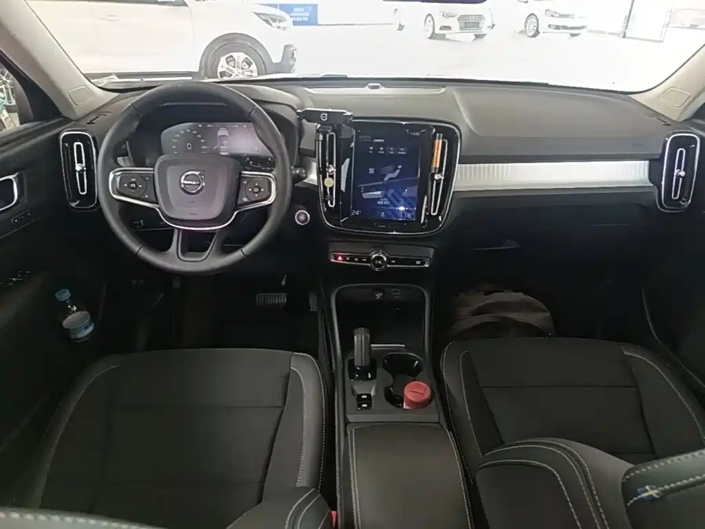 Volvo XC40 — миниатюра 10