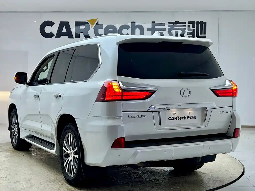 Lexus LX — миниатюра 6