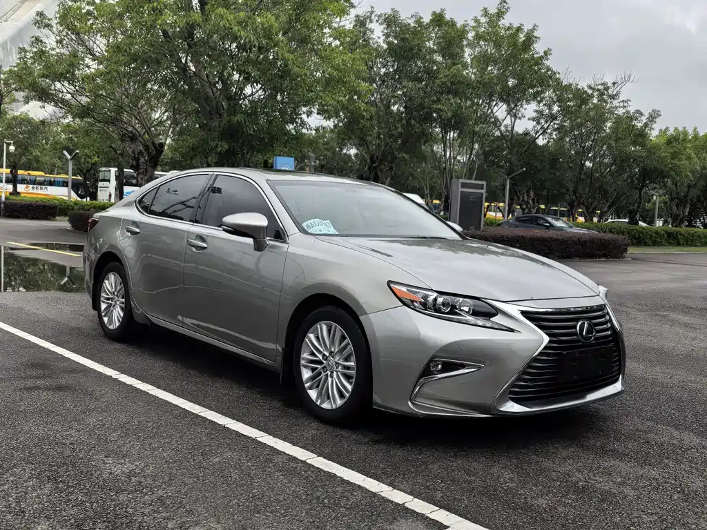 Lexus ES — миниатюра 5