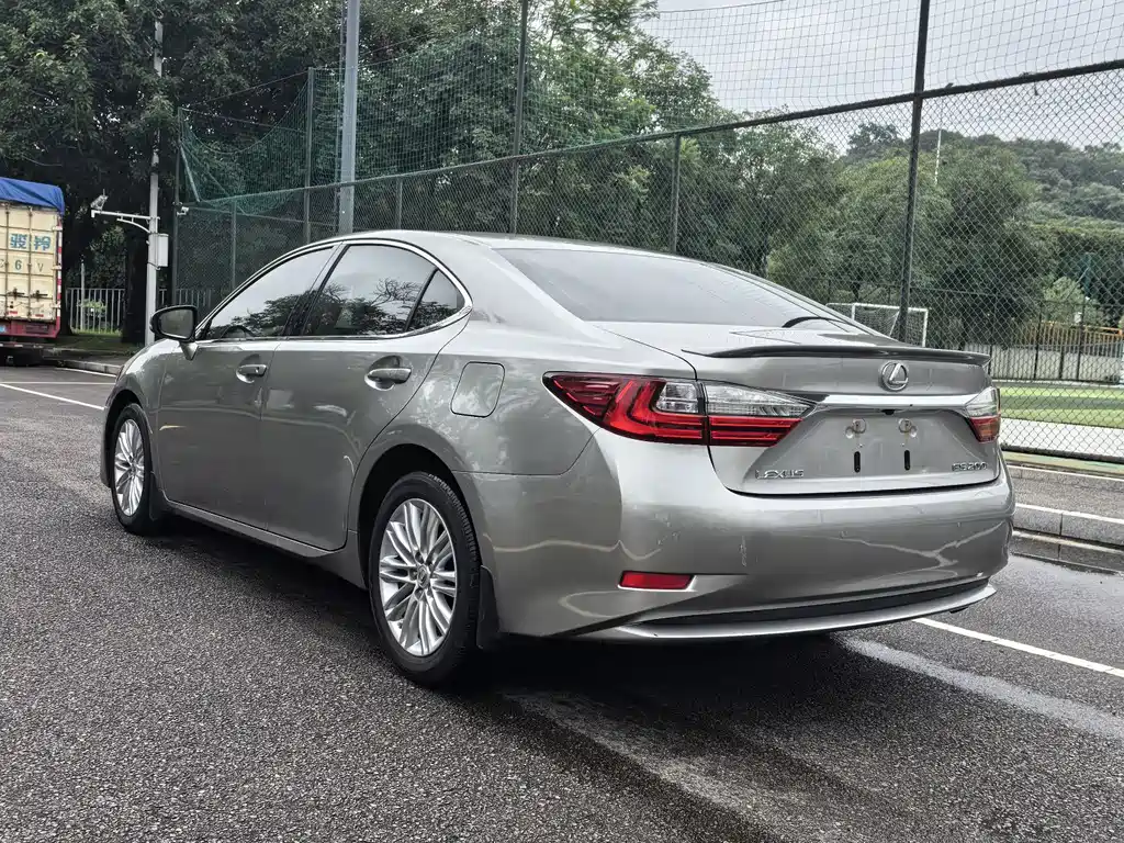 Lexus ES — миниатюра 6