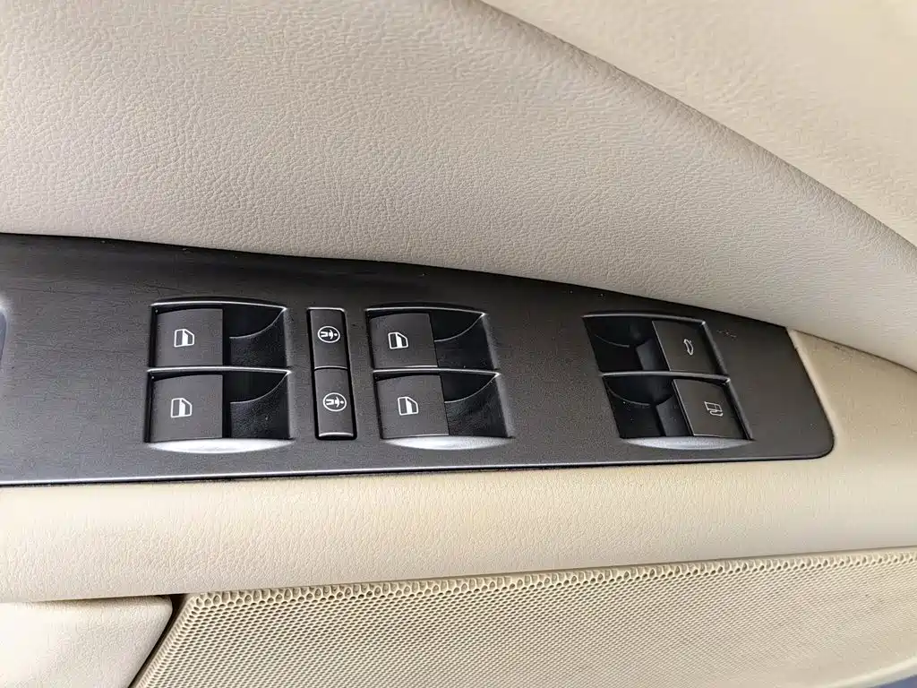 Volkswagen Phaeton — миниатюра 9