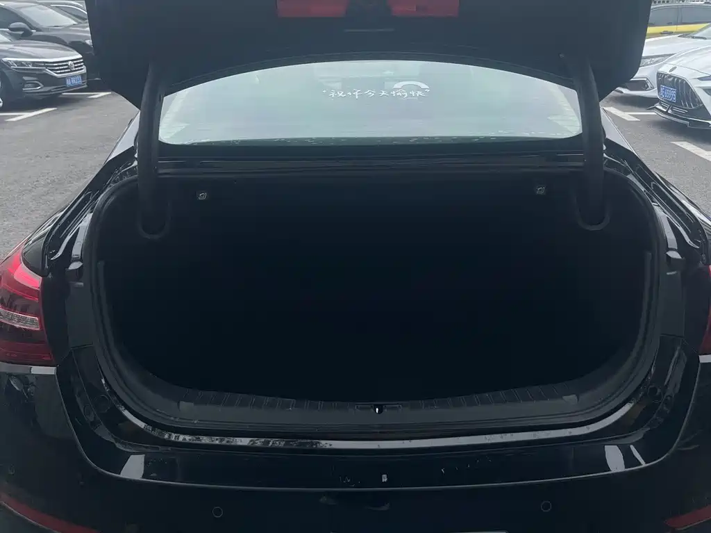 Hongqi Hongqi H5 — миниатюра 15