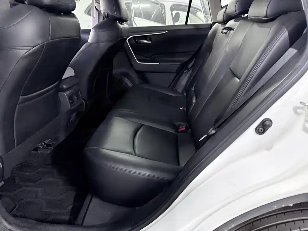 Toyota RAV4 — миниатюра 5
