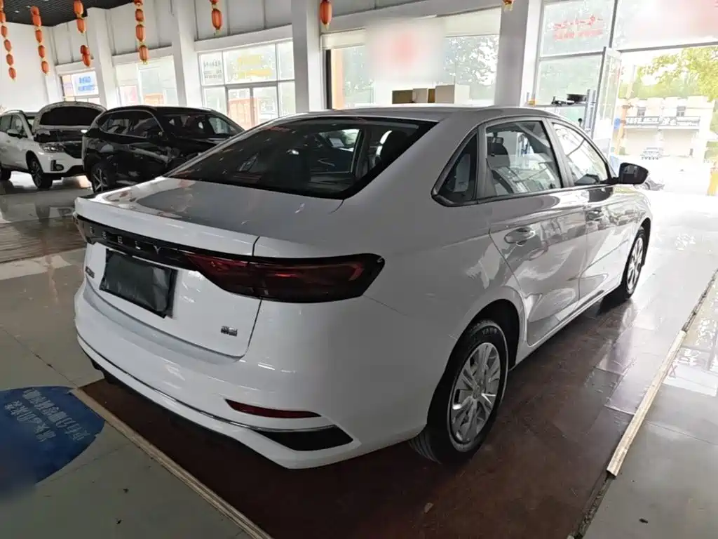 Geely Emgrand — миниатюра 7