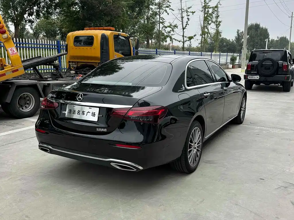 Mercedes-Benz E-Class — миниатюра 8
