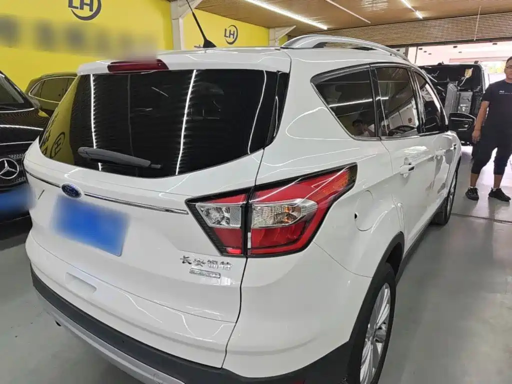 Ford Kuga — миниатюра 7