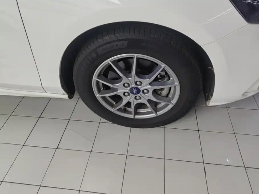Ford Focus — миниатюра 6