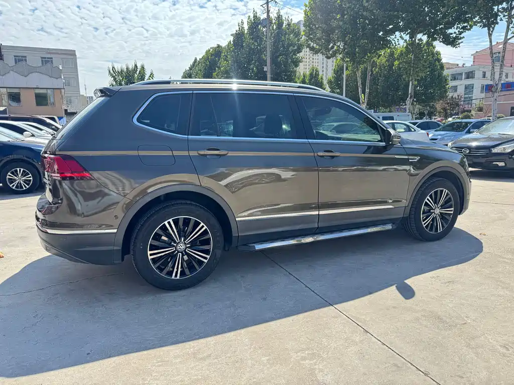 Volkswagen Tiguan L — миниатюра 6