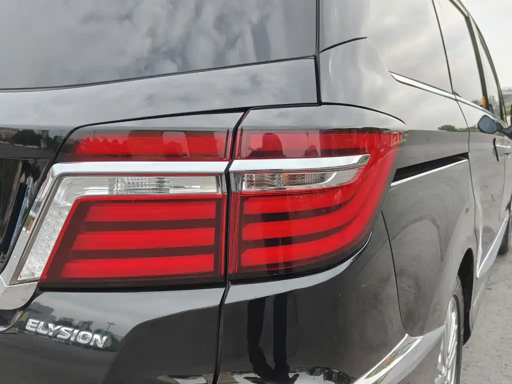 Honda Elysion — миниатюра 11