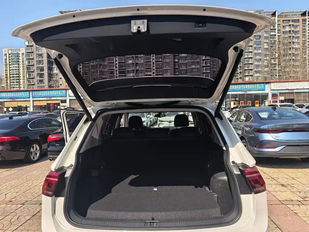 Volkswagen Tiguan L — миниатюра 15