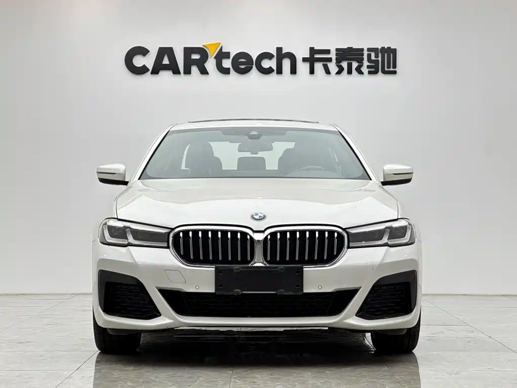 BMW 5 Series — миниатюра 7
