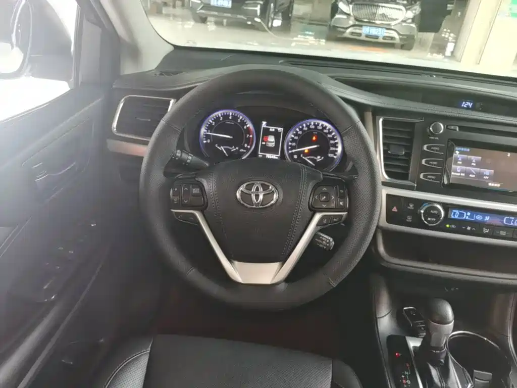 Toyota Highlander — миниатюра 11