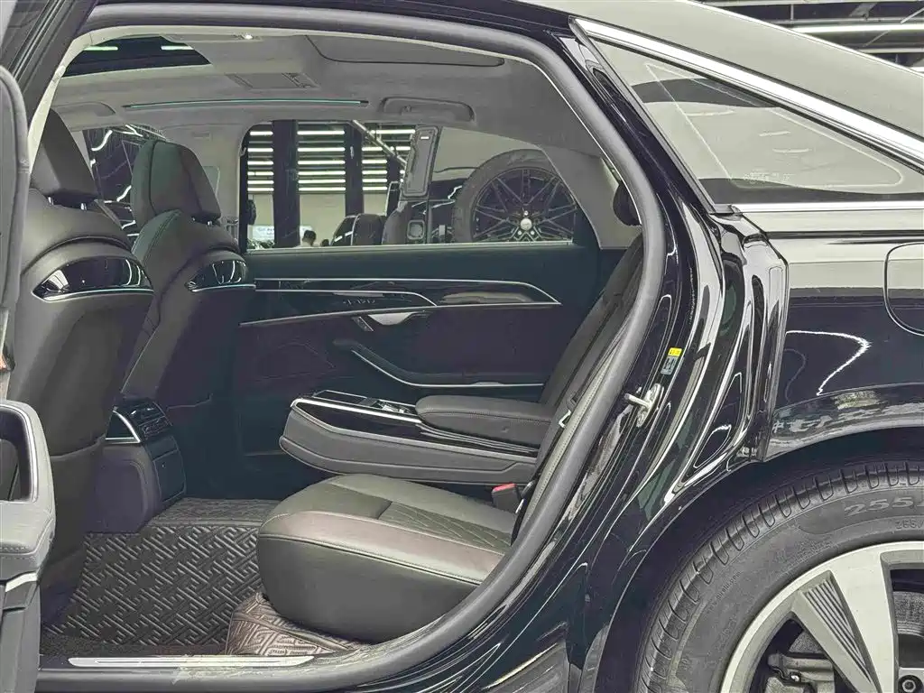 Audi A8 New Energy — миниатюра 9