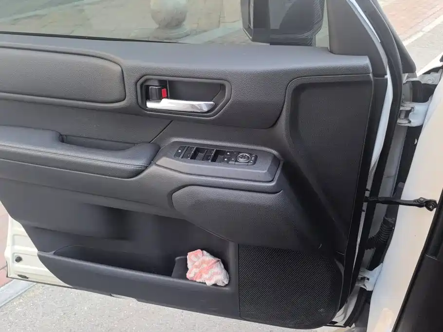 Toyota Prado — миниатюра 7