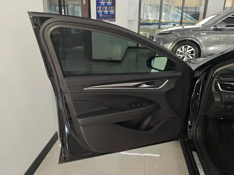 Buick LaCrosse — миниатюра 7