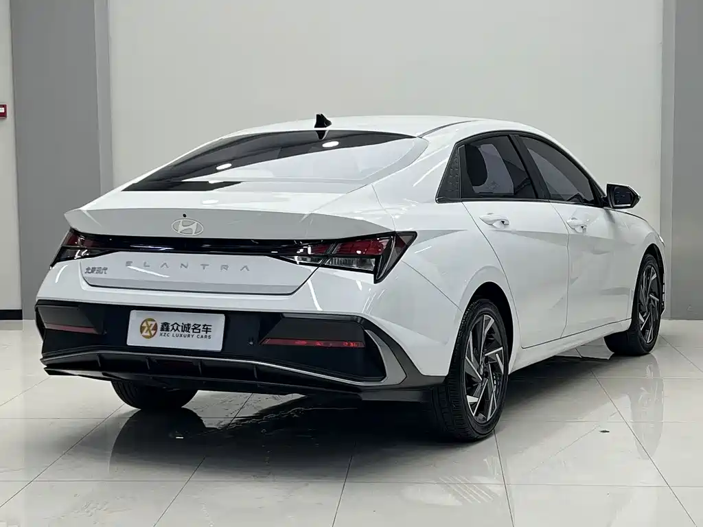 Hyundai Elantra — миниатюра 14