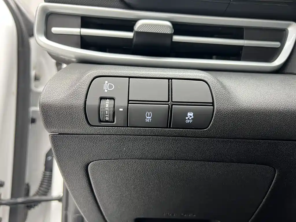 Hyundai Elantra — миниатюра 9