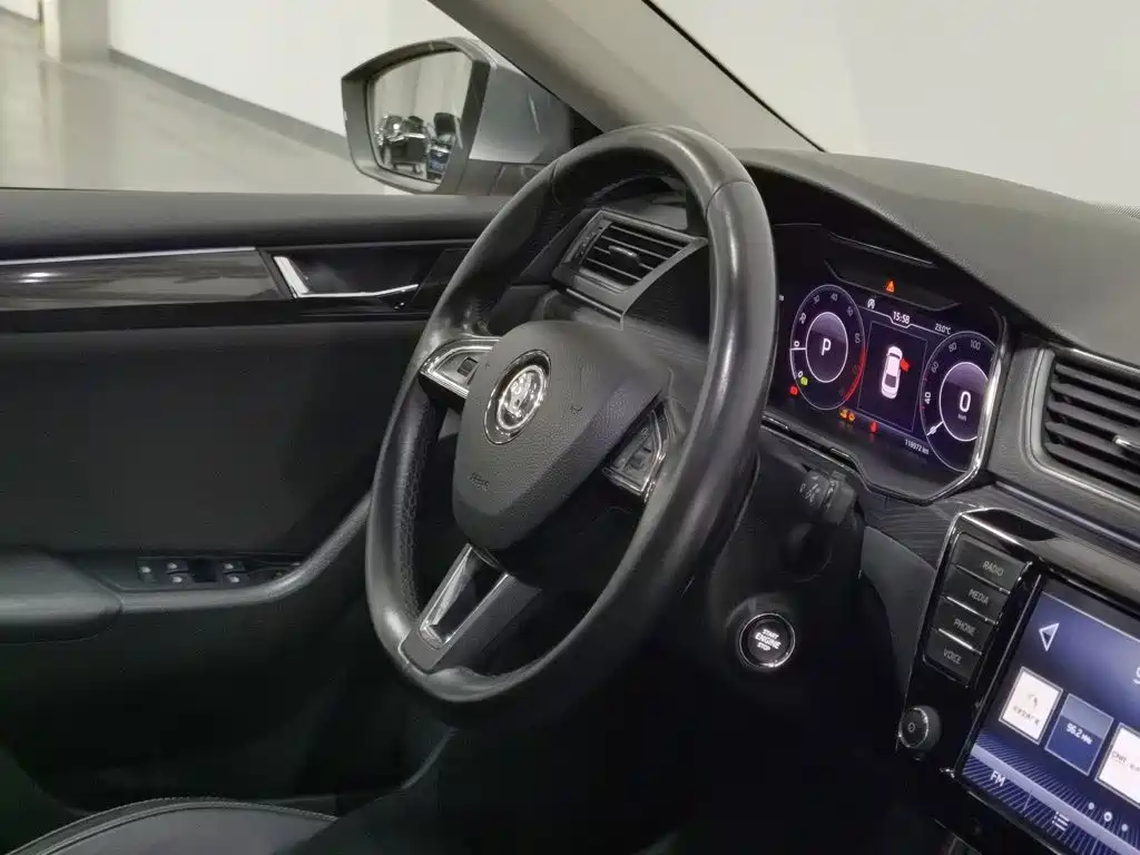 Skoda Superb — миниатюра 22