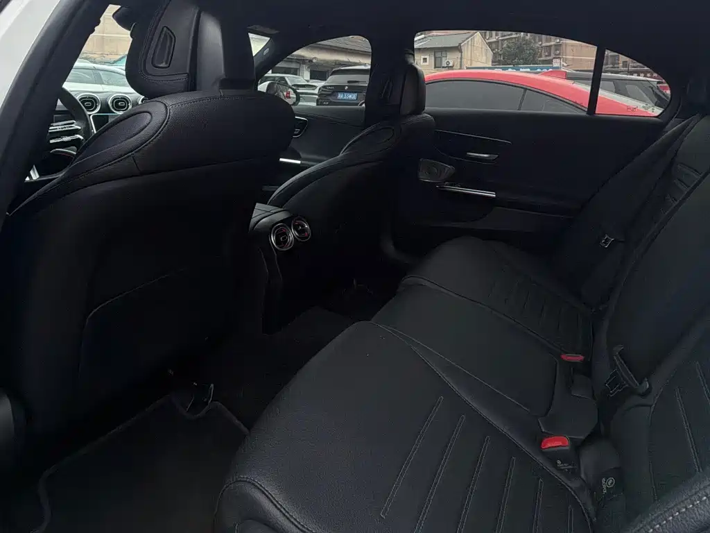Mercedes-Benz C-Class — миниатюра 6