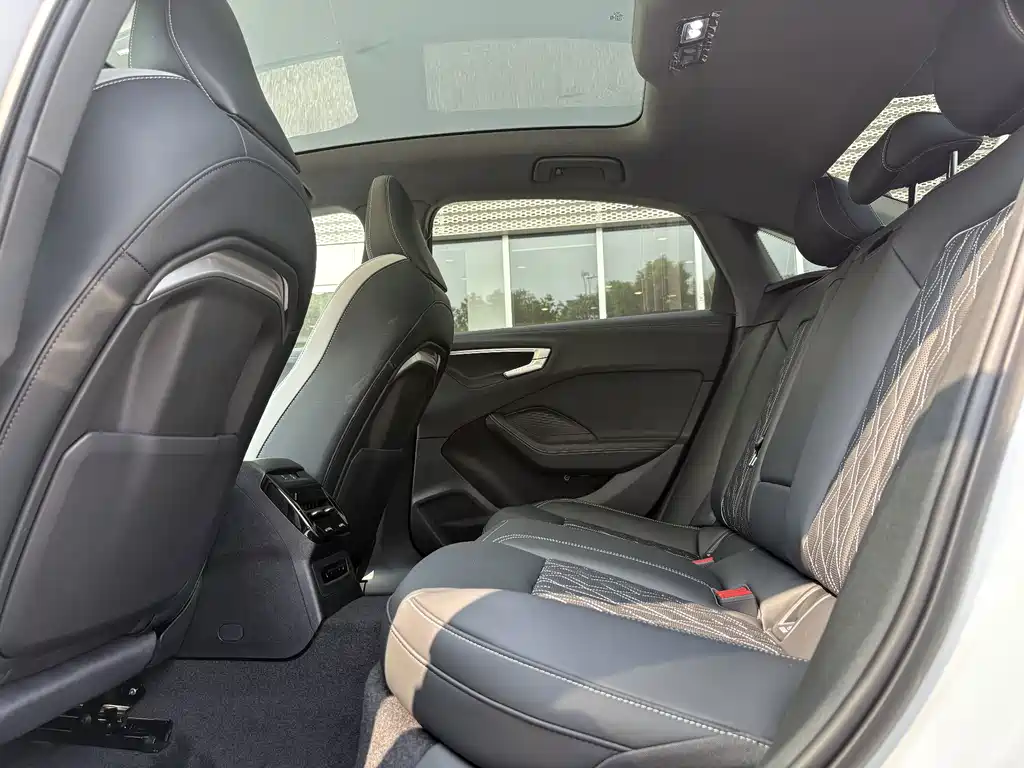 Audi A5L — миниатюра 11
