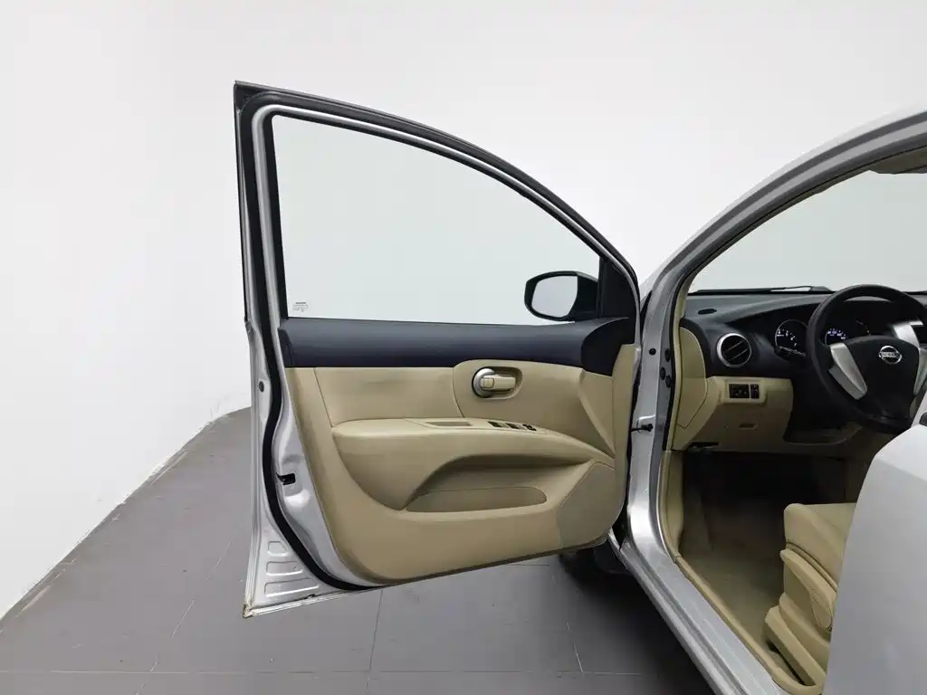 Nissan Livina — миниатюра 8