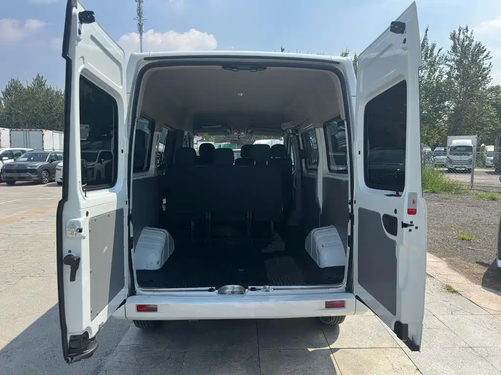 MAXUS V80 — миниатюра 8