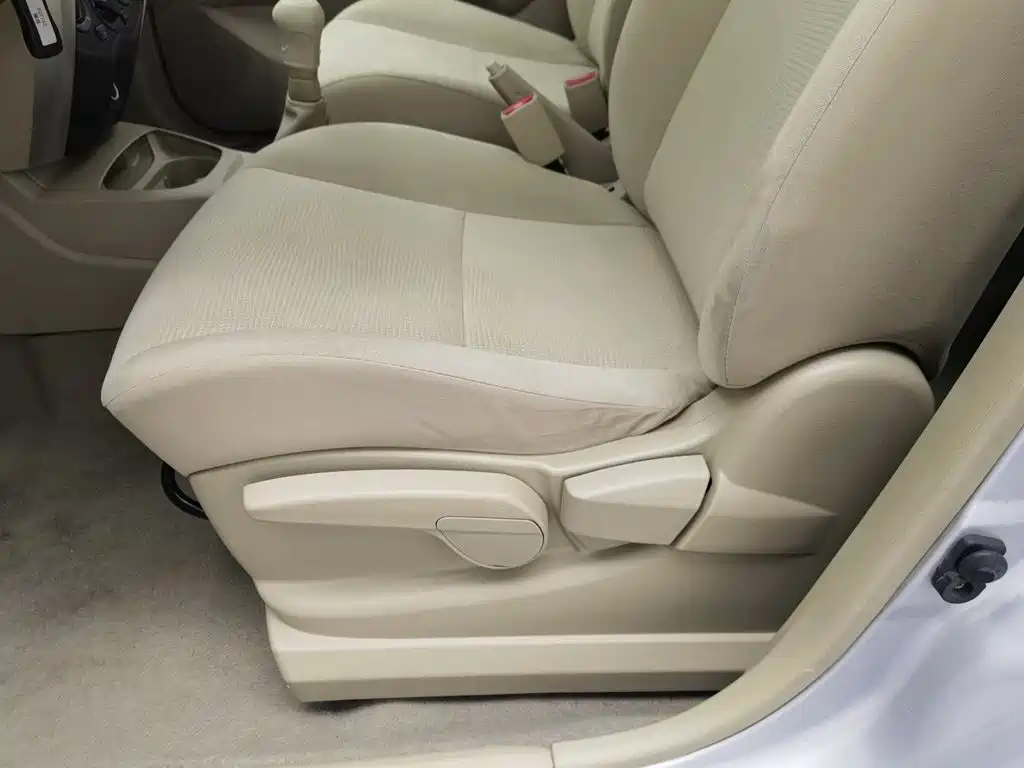 Nissan Livina — миниатюра 20
