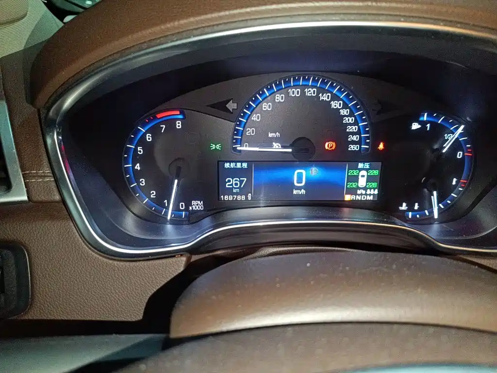 Cadillac SRX — миниатюра 8
