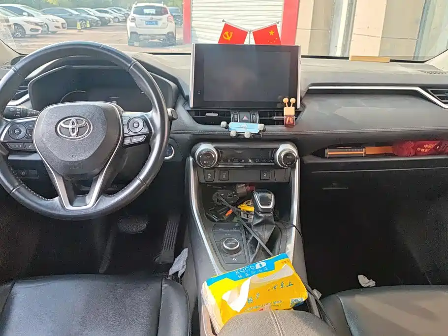 Toyota RAV4 — миниатюра 12
