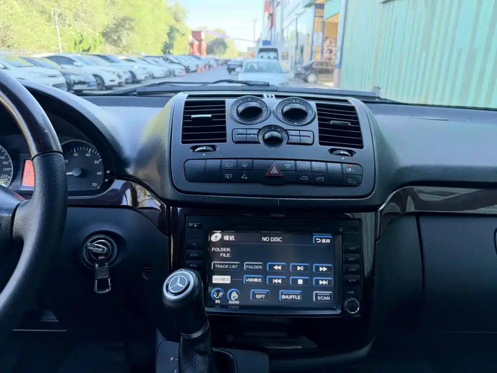 Mercedes-Benz Vito — миниатюра 6