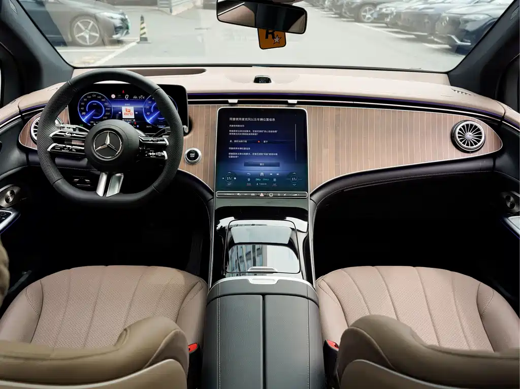 Mercedes-Benz EQE SUV — миниатюра 14
