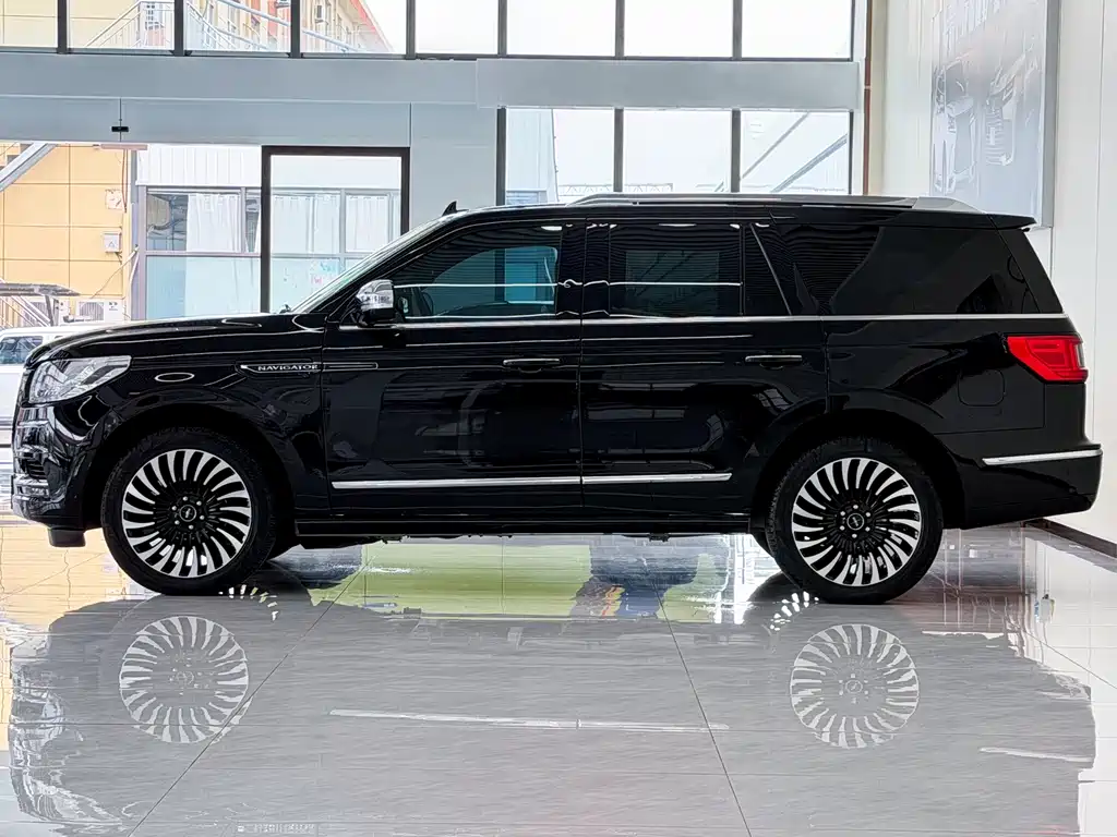 Lincoln Navigator — миниатюра 5