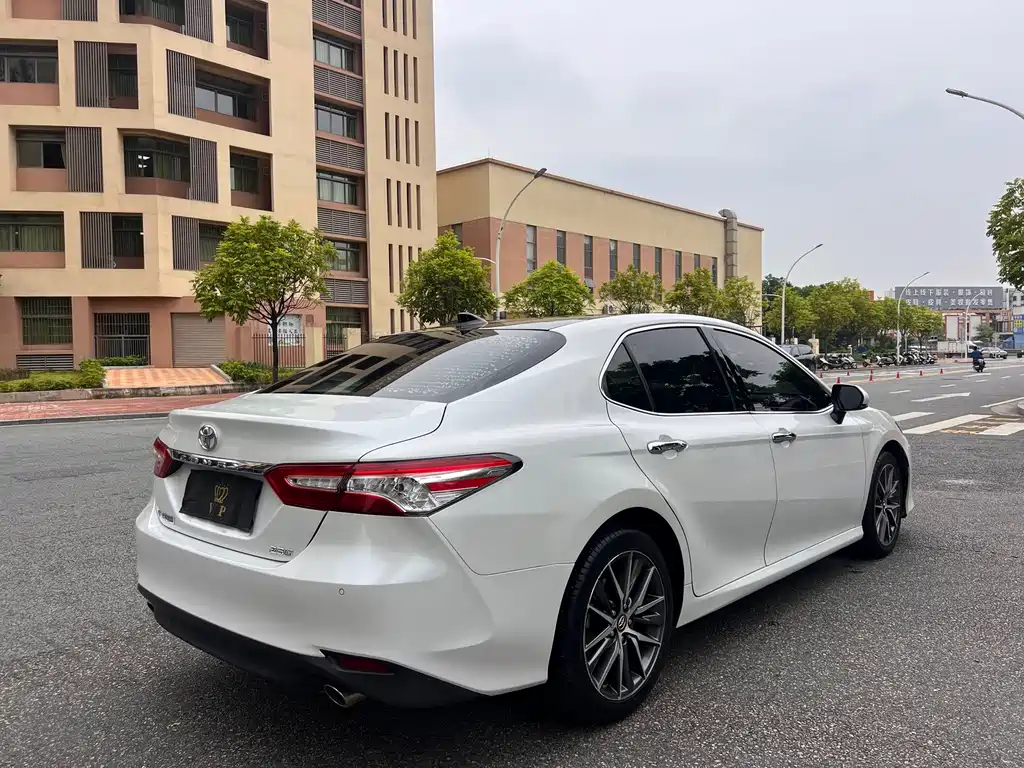 Toyota Camry — миниатюра 4