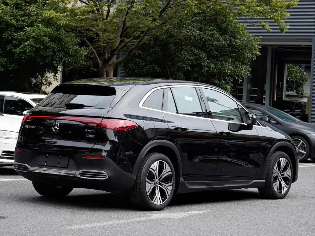 Mercedes-Benz EQE SUV — миниатюра 4