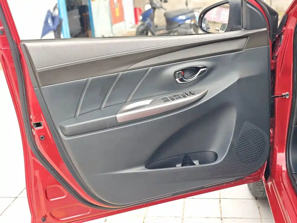 Toyota Yaris L — миниатюра 12