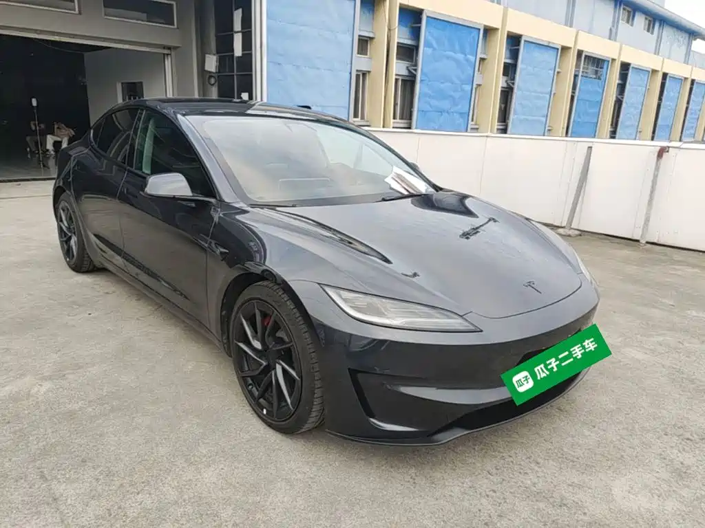 Tesla Model 3 — миниатюра 4