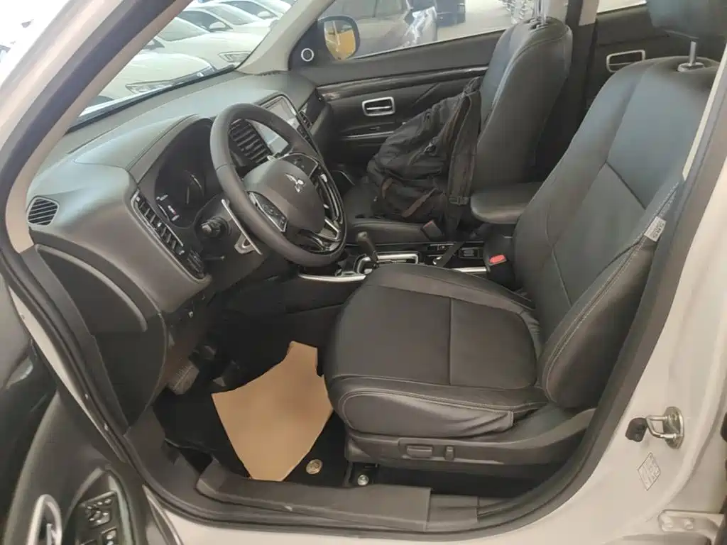 Mitsubishi Outlander — миниатюра 15