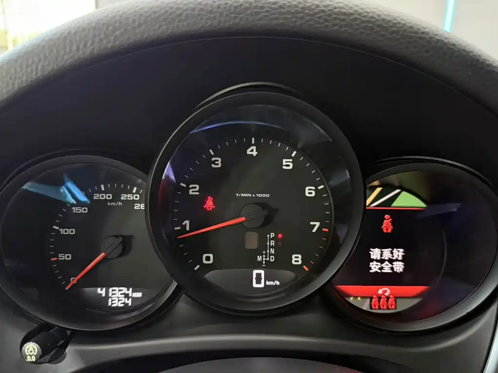 Porsche Macan — миниатюра 12