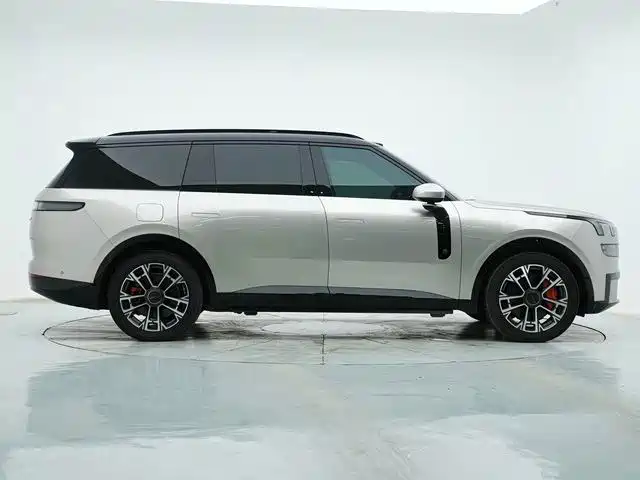 Lynk & Co 900 — миниатюра 4