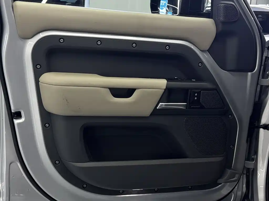 LAND ROVER  DEFENDER