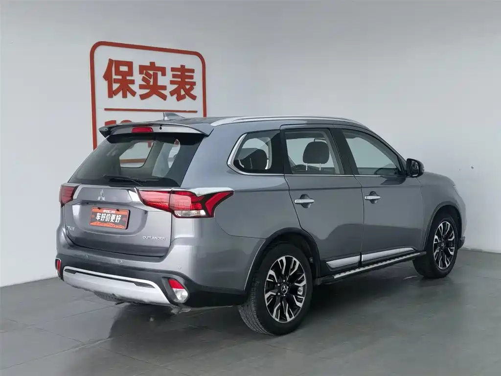MITSUBISHI OUTLANDER