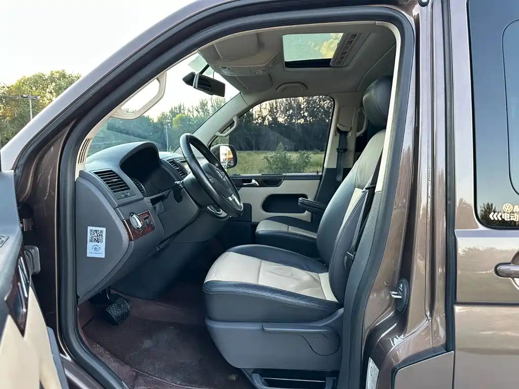Volkswagen Multivan — миниатюра 8