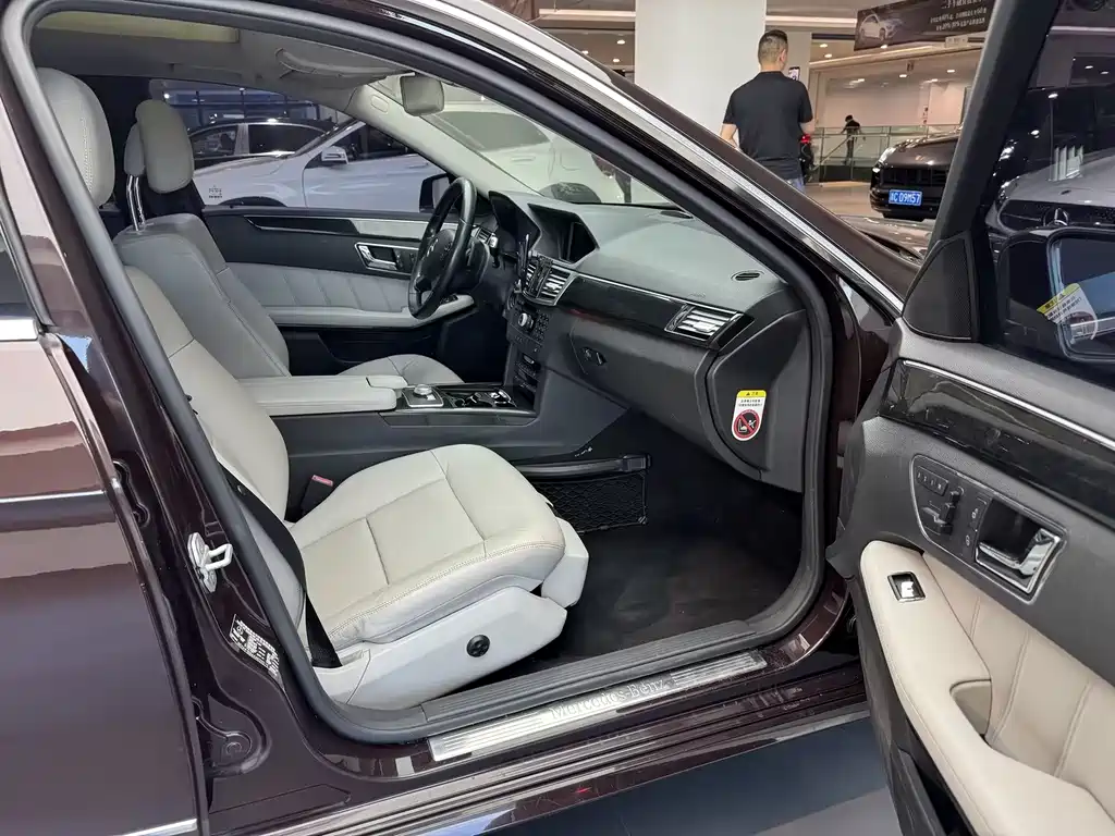 Mercedes-Benz E-Class (Import) — миниатюра 10