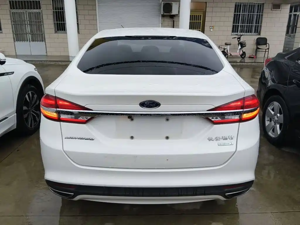 Ford Mondeo — миниатюра 6
