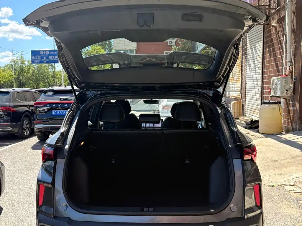 Geely Binyue — миниатюра 11