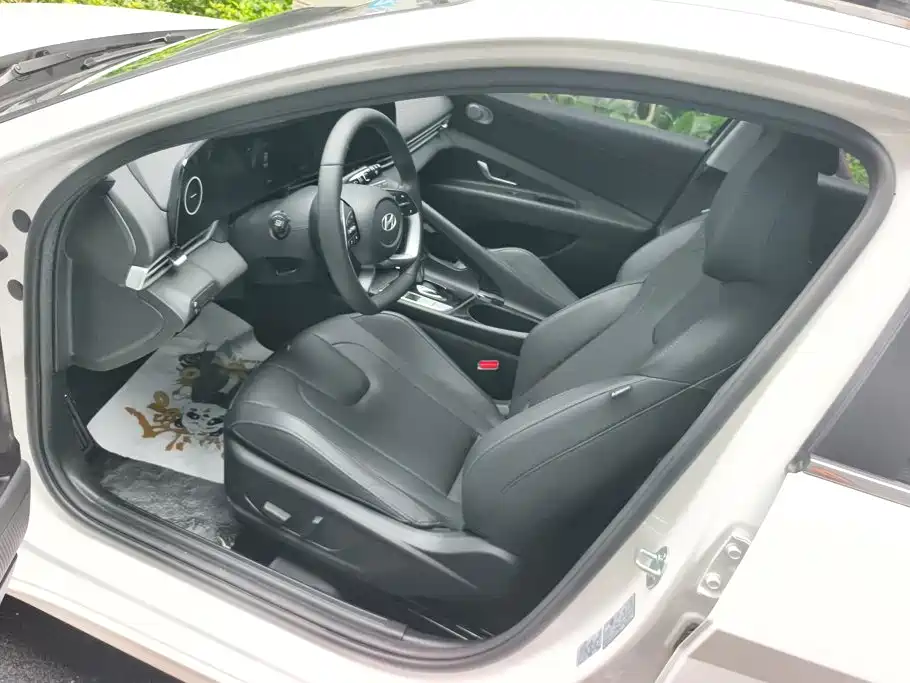 Hyundai Elantra — миниатюра 9