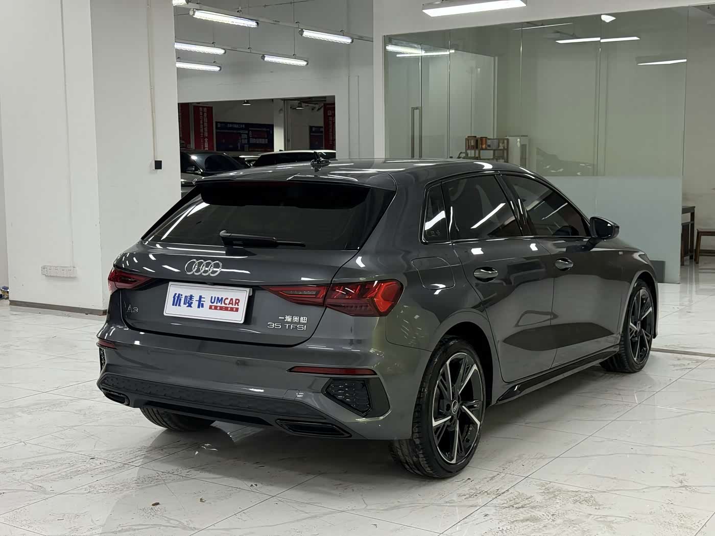 Audi A3 1.4 л 2023 г. Серебристо-серый, пробег 48000 км