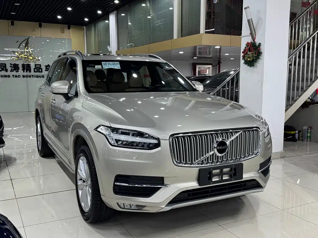 Volvo XC90 2018 T6 7 мест