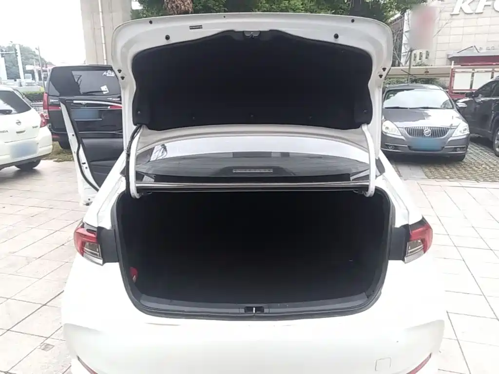 Toyota Corolla — миниатюра 19